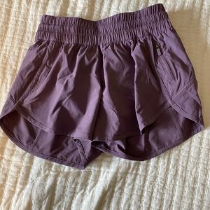 lululemon tracker short size 6